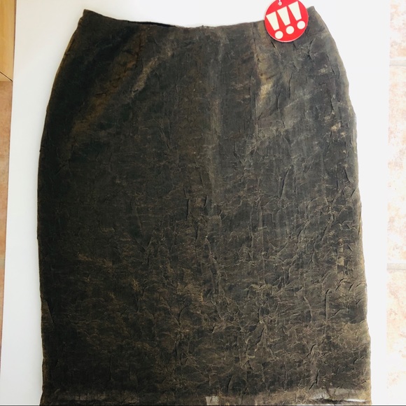 Tessuto Dresses & Skirts - Bronze like gorgeous pencil skirt- Gently used.